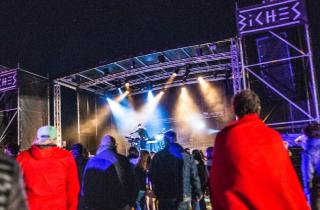 Biches Festival : une 7ème édition qui nous fait les yeux doux avec Voyou et Yuksek