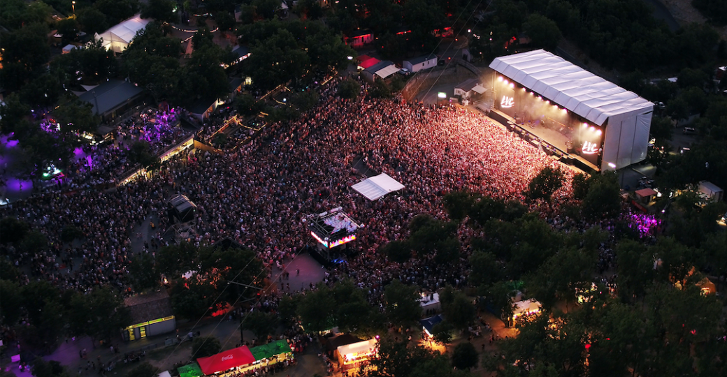 4 raisons de passer votre été au camping pour l'Ardèche Aluna Festival