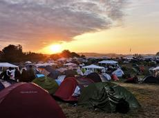 Dour CampFest : un warm-up géant entre gros son et activités insolites