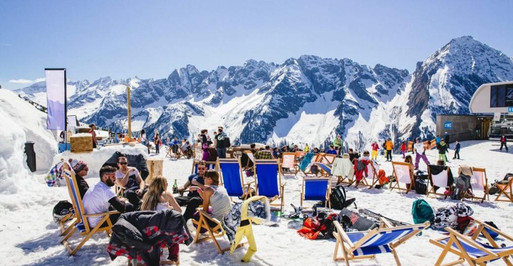 Top 9 - Les festivals à la montagne : tête dans la poudreuse et moufles en l'air