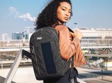 Le sac à dos qui permet de recharger ton téléphone en festival