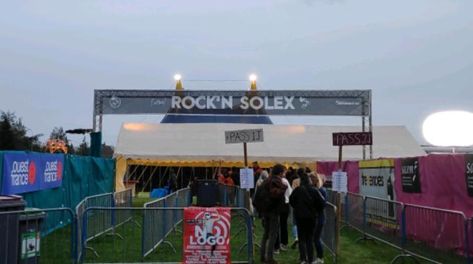 Rock ‘N Solex, entre grosse musique et courses déjantées