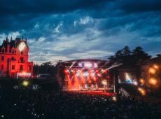 Déferlantes Sud de France : une vague de stars sur le château d’Aubiry en 2022