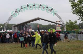  Garorock, mains en l’air, pieds dans la boue