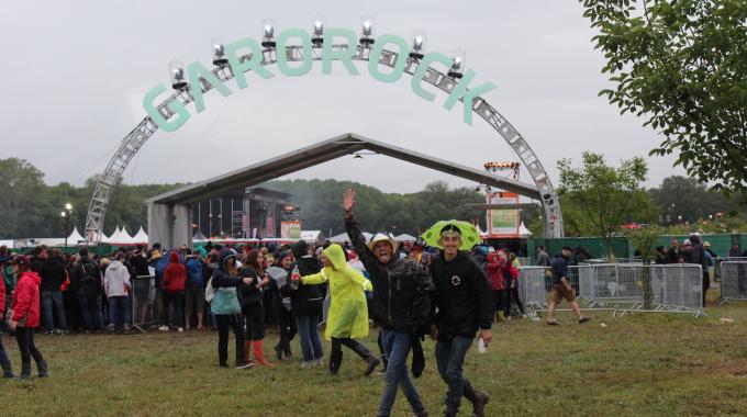  Garorock, mains en l’air, pieds dans la boue