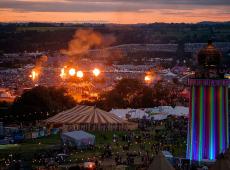 Top 10 des lives Glastonbury à ne pas rater depuis ton canapé 