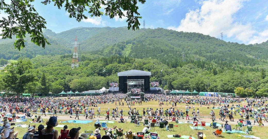Au Japon, yoga et live aux pieds des collines du Fuji Rock festival 