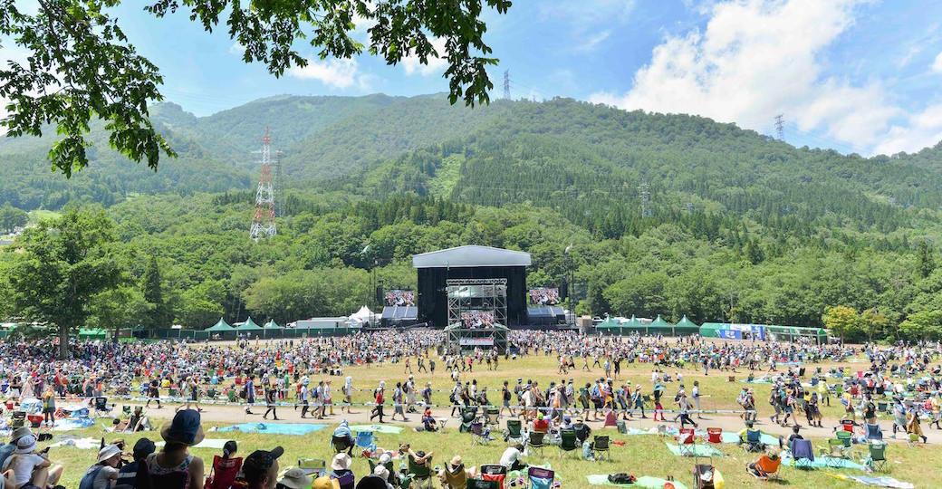Au Japon, yoga et live aux pieds des collines du Fuji Rock festival