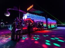 Comment suivre le weekend au Burning Man sans manger de la poussière ?