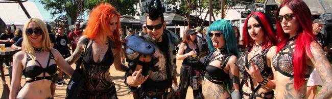 A la rencontre des personnages du Hellfest 2015