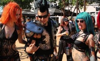 A la rencontre des personnages du Hellfest 2015