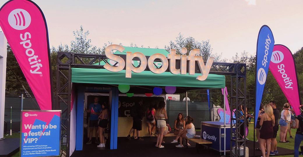 En réponse à la taxe streaming, Spotify se désengage des Francofolies et du Printemps de Bourges