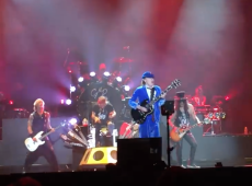 Quand Angus Young rejoint les Guns'n Roses sur la scène de Coachella