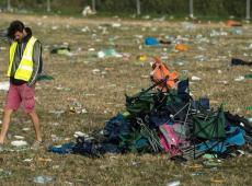 Non, vos tentes abandonnées en festival ne sont pas redistribuées aux ONG