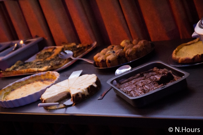 Tarte, cheesecake et brownie étaient au rendez-vous à la pause